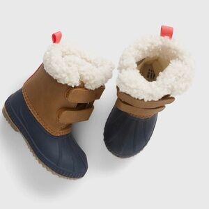 Gap Kids • Sherpa duck boots • Size 7/8
